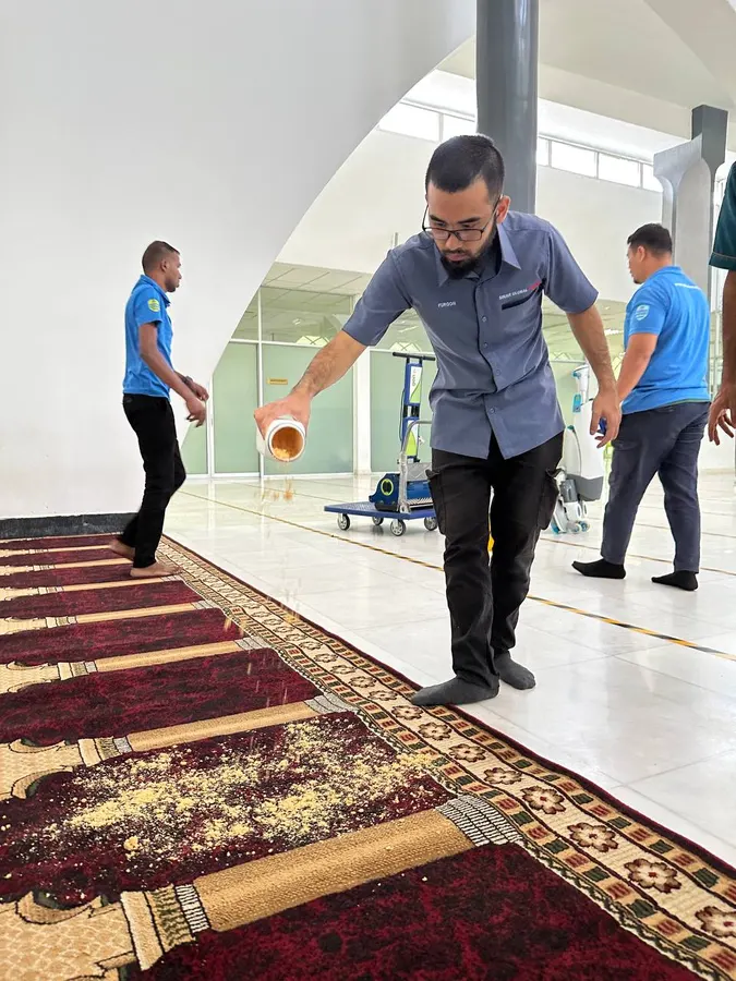 Carpet cleaning for a mosque